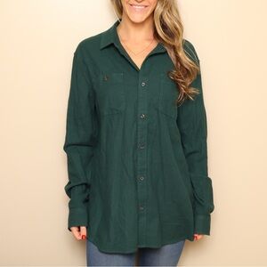 EUC Vans Tailored Fit Emerald Green Button Shirt